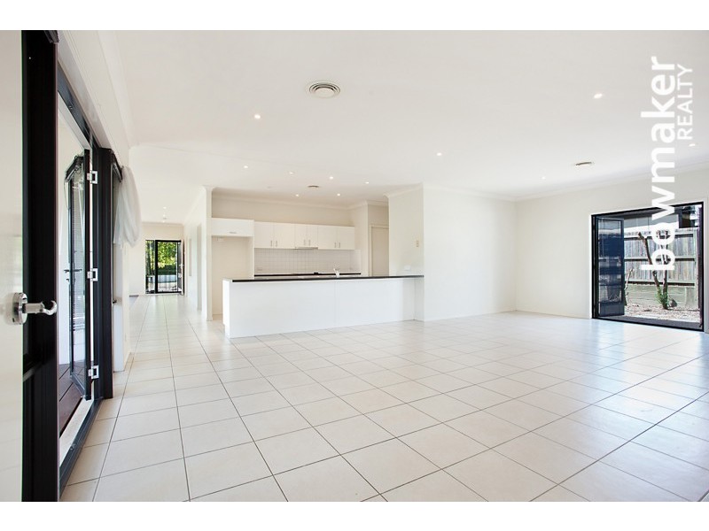 33 Dotterel Crescent, North Lakes QLD 4509