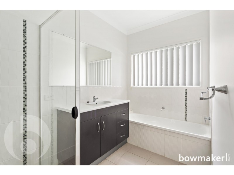 15 Rawlins Crescent, North Lakes QLD 4509