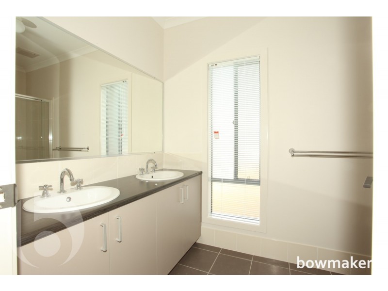 27 Dunes Crescent, North Lakes QLD 4509