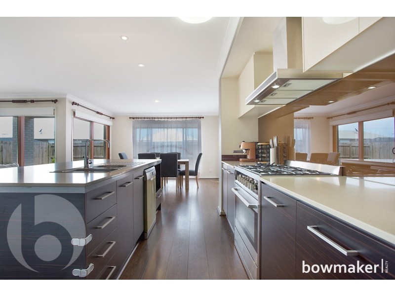 92 Mapleton Drive, North Lakes QLD 4509