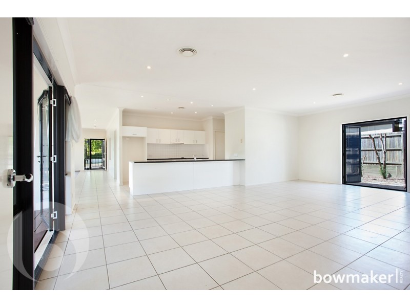 33 Dotterel Crescent, North Lakes QLD 4509
