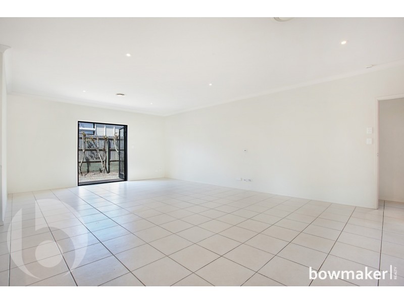 33 Dotterel Crescent, North Lakes QLD 4509