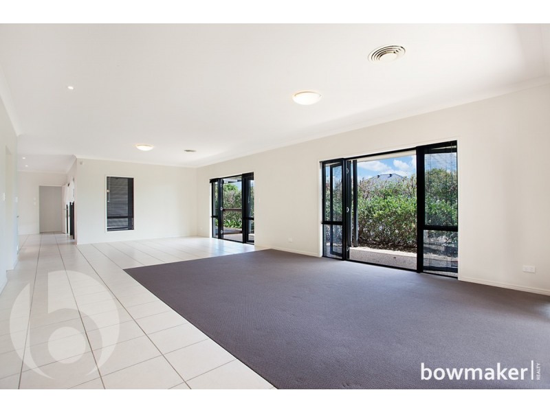 33 Dotterel Crescent, North Lakes QLD 4509