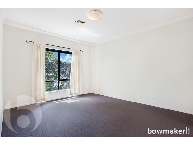33 Dotterel Crescent, North Lakes QLD 4509