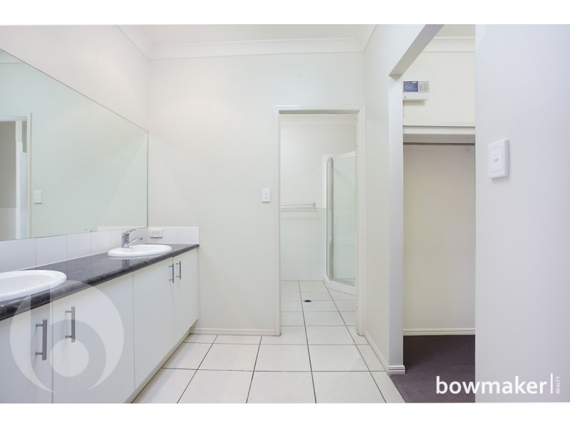 33 Dotterel Crescent, North Lakes QLD 4509