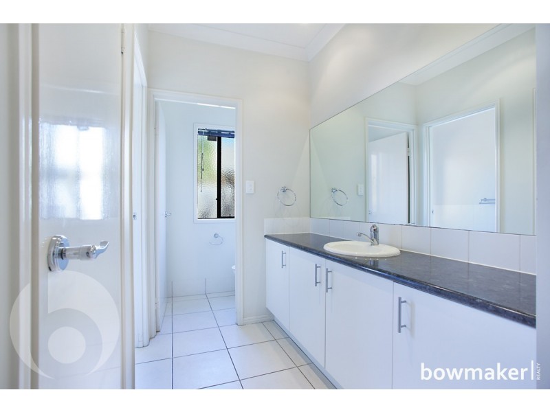 33 Dotterel Crescent, North Lakes QLD 4509