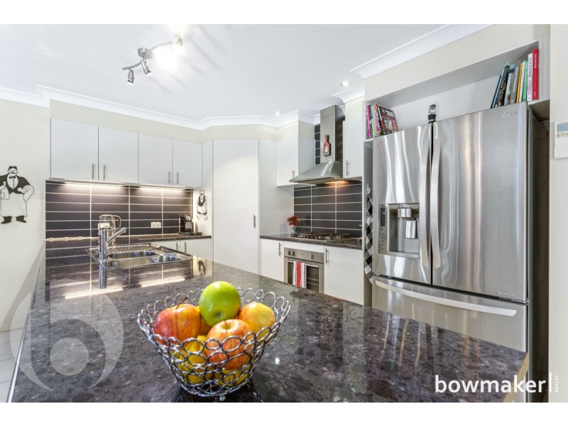 27 Riviera Crescent, North Lakes QLD 4509