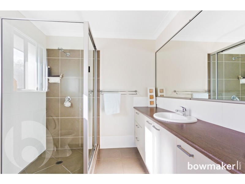 11 Riviera Crescent, North Lakes QLD 4509