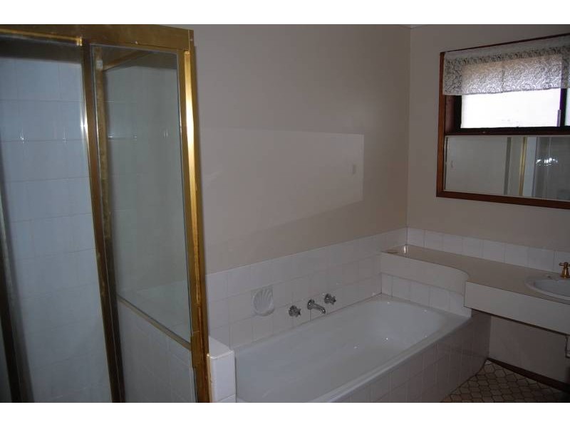 4 Gibbons Crt, Warrnambool VIC 3280