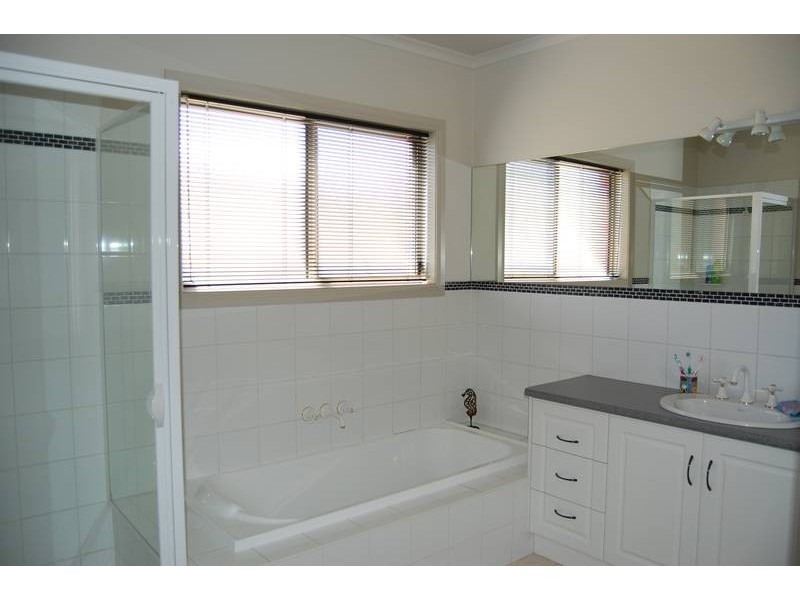 19 Stauntons Lane, Koroit VIC 3282