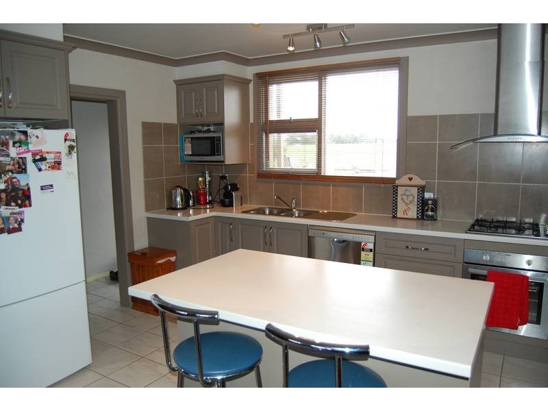 72 Ziegler Parade, Allansford VIC 3277