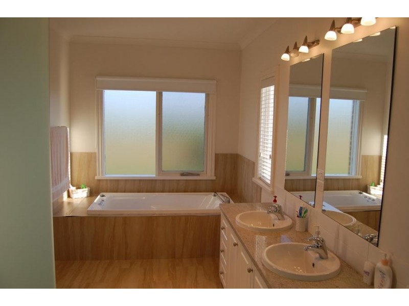 387 Memberys Road, Naringal VIC 3277