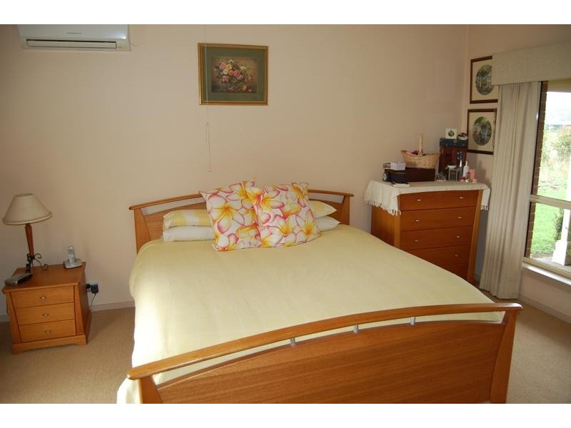 687 Hopkins Highway, Bushfield VIC 3281