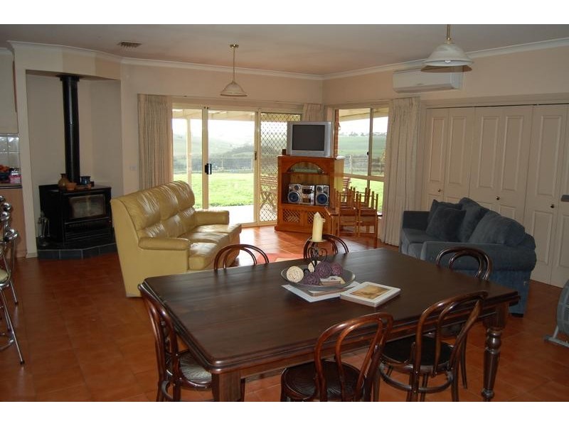 687 Hopkins Highway, Bushfield VIC 3281