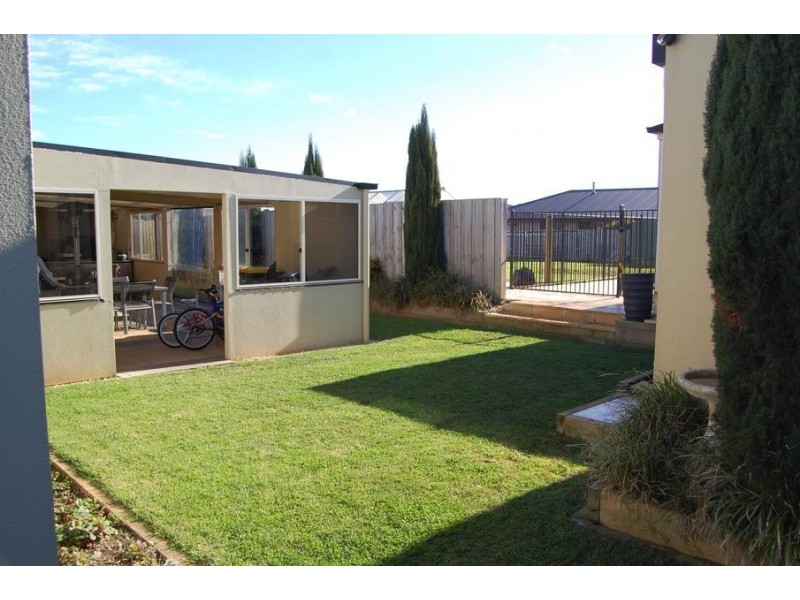 8+10 Nina Street, Dennington VIC 3280