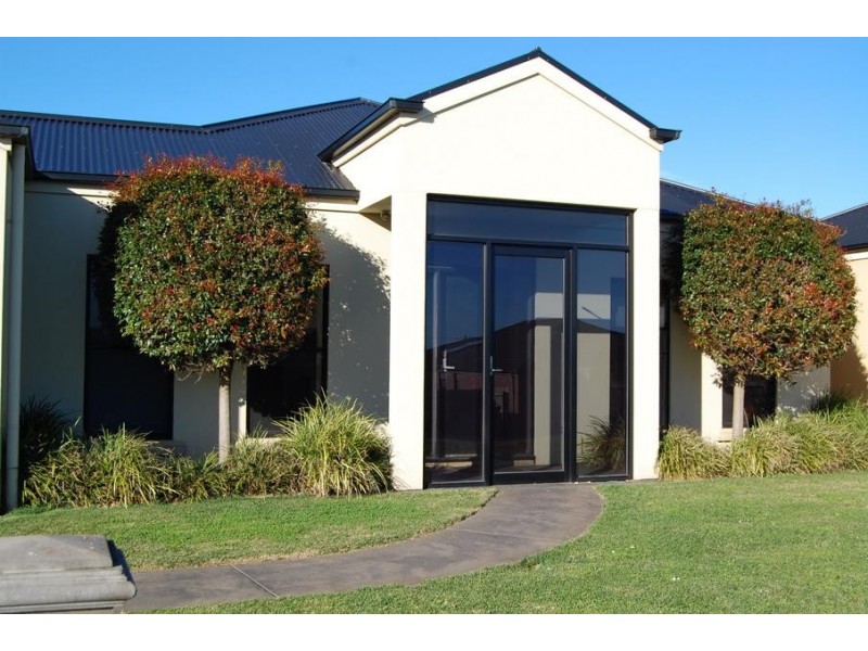 8+10 Nina Street, Dennington VIC 3280