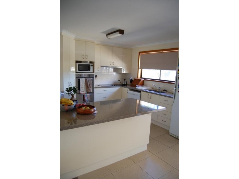 28 Barries Road, Bushfield VIC 3281