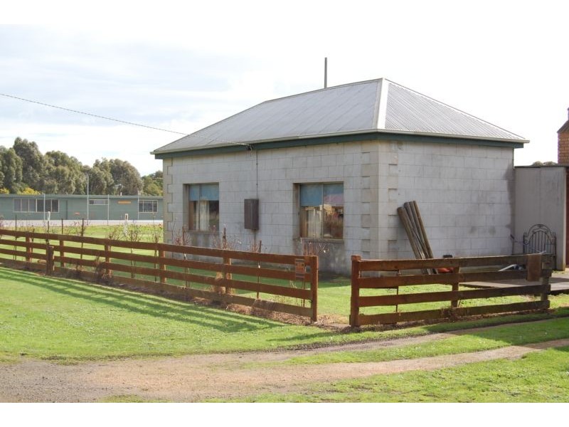 11 Barries Road, Bushfield VIC 3281