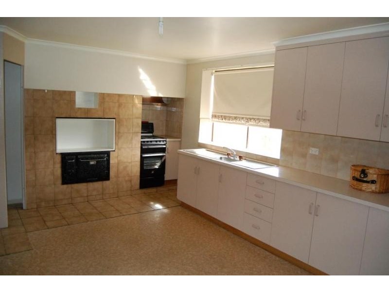11 Barries Road, Bushfield VIC 3281