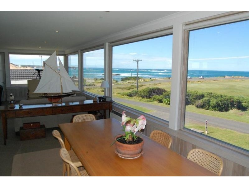 4 Schomberg Street, Peterborough VIC 3270