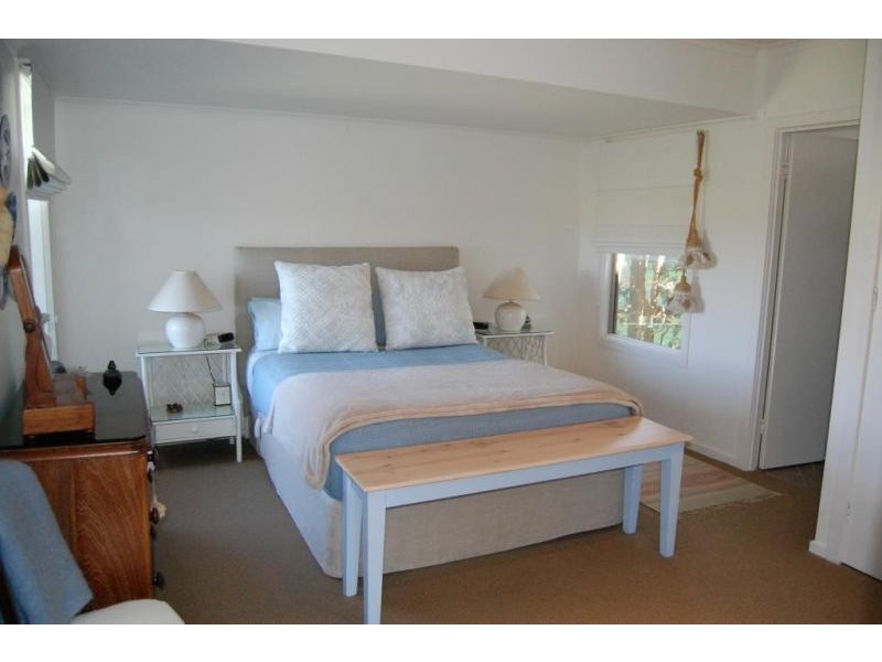 4 Schomberg Street, Peterborough VIC 3270