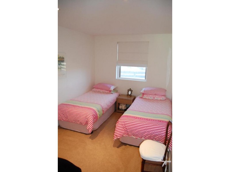 4 Schomberg Street, Peterborough VIC 3270