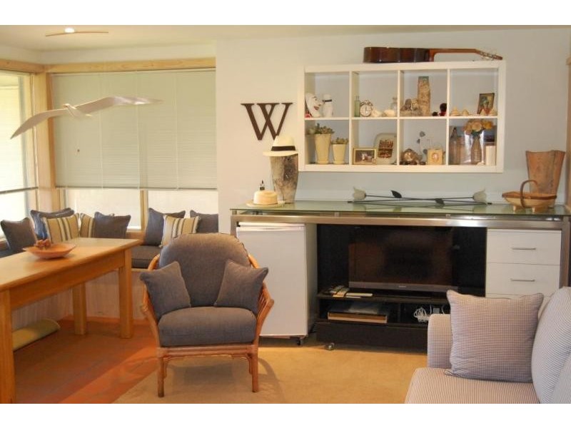 4 Schomberg Street, Peterborough VIC 3270