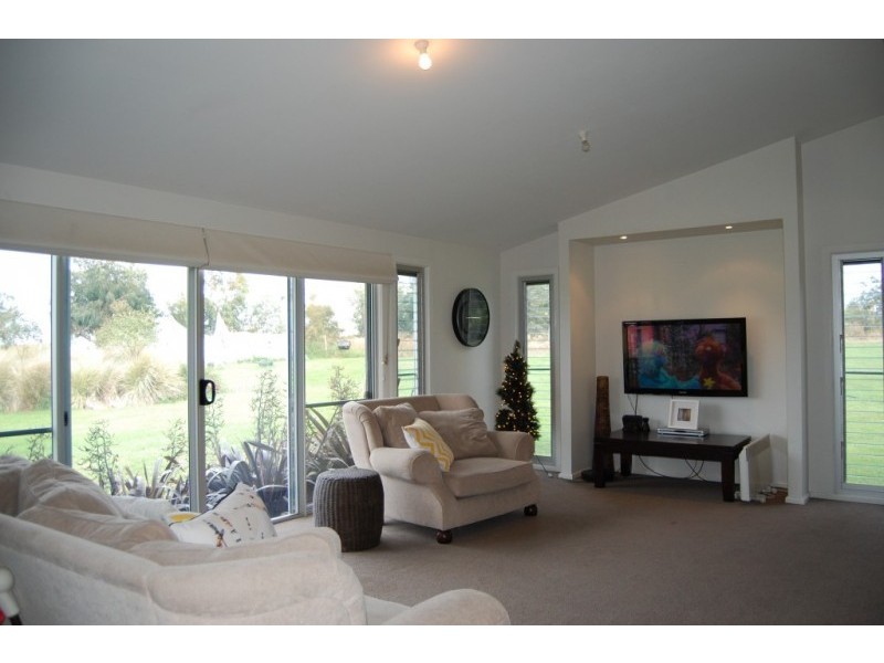 230 Staffords Road, Allansford VIC 3277