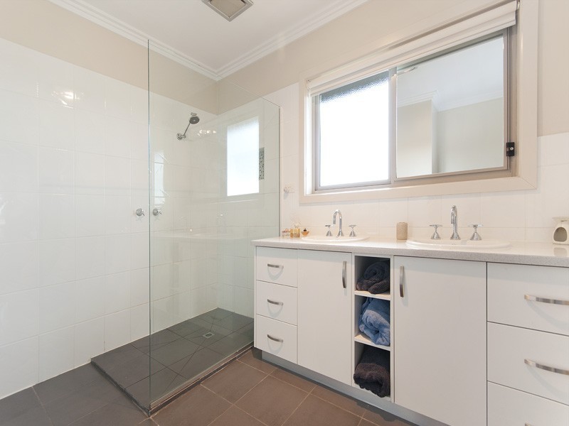 5 Cowie Close, Dennington VIC 3280