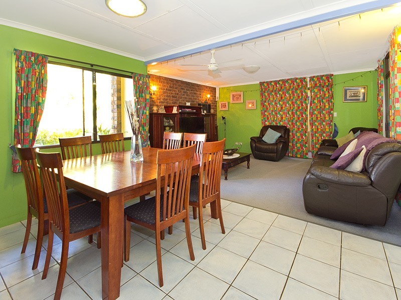 1 Lindfield Dr, Petrie QLD 4502