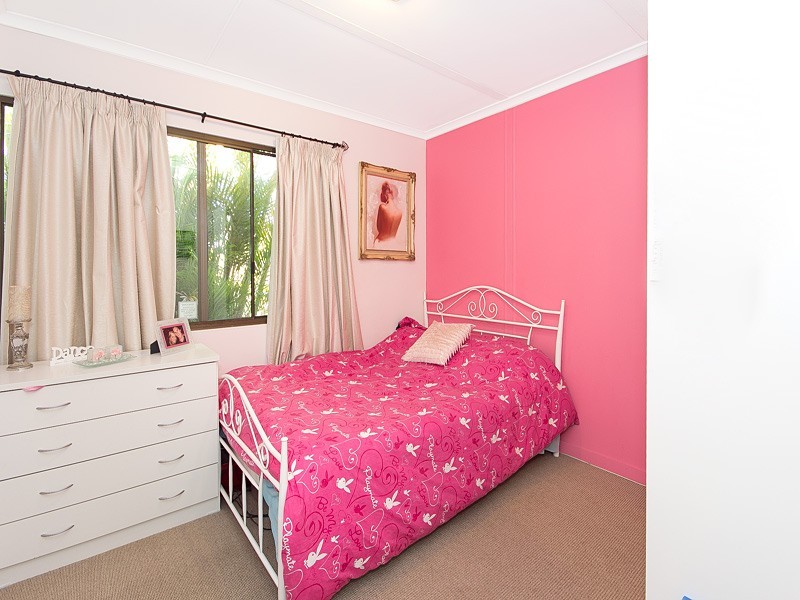 1 Lindfield Dr, Petrie QLD 4502