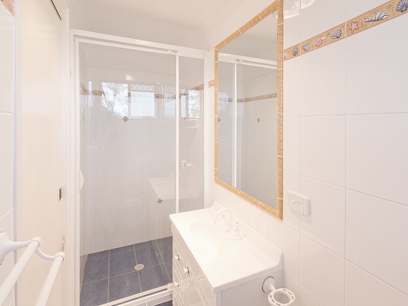 1 Lindfield Dr, Petrie QLD 4502