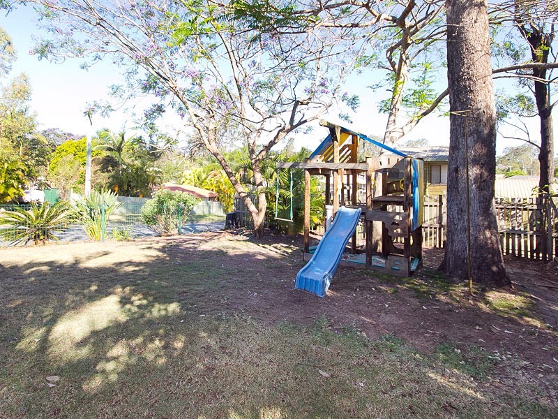 1 Lindfield Dr, Petrie QLD 4502