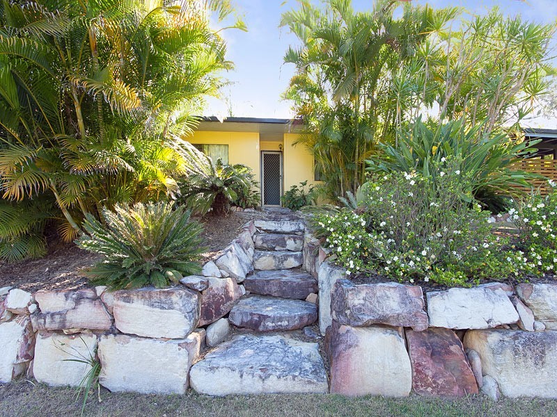 1 Lindfield Dr, Petrie QLD 4502