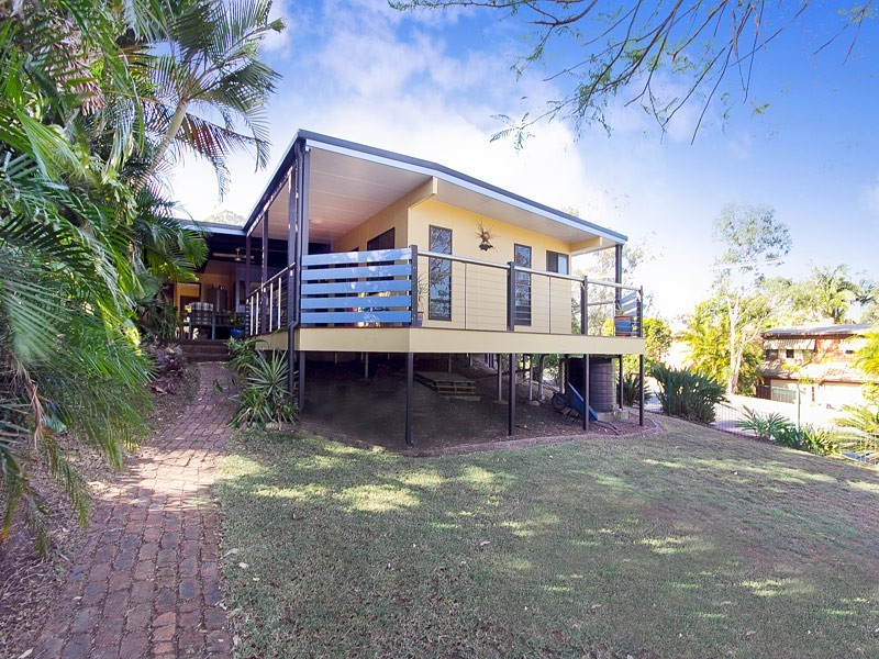 1 Lindfield Dr, Petrie QLD 4502