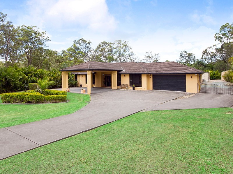 8 Lamaur St, Warner QLD 4500