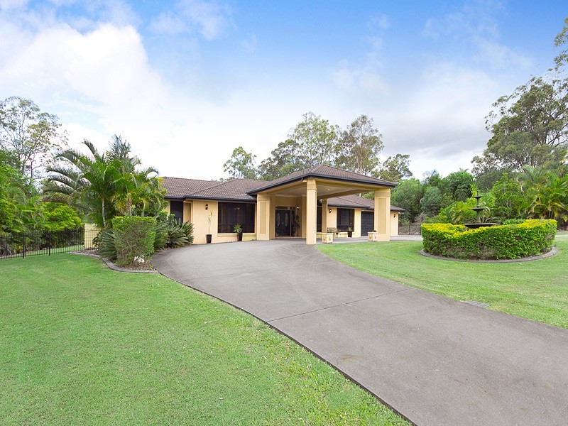 8 Lamaur St, Warner QLD 4500