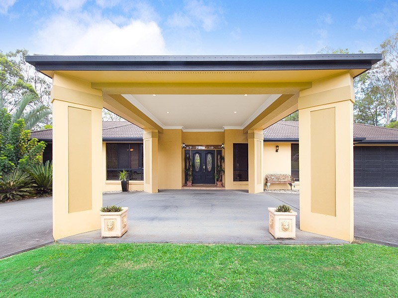 8 Lamaur St, Warner QLD 4500