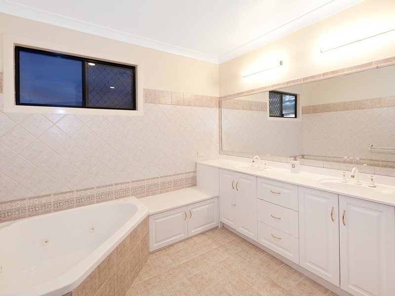 169 Bangalow Street, Bridgeman Downs QLD 4035