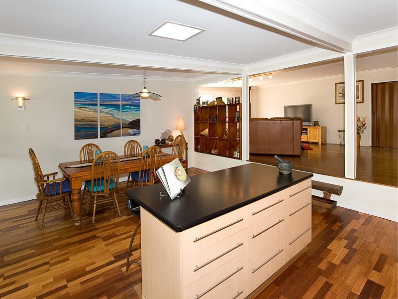 77 Central Avenue, Deagon QLD 4017