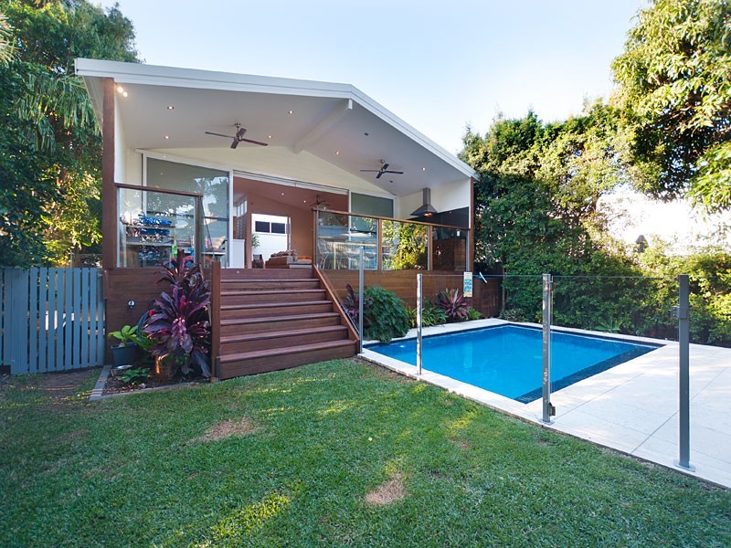 25 Gowen Street, Shorncliffe QLD 4017