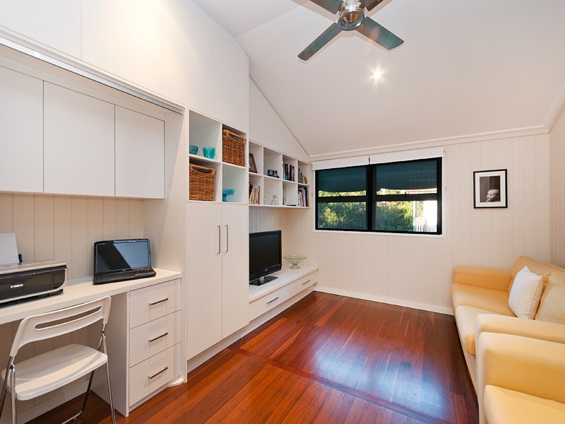 25 Gowen Street, Shorncliffe QLD 4017