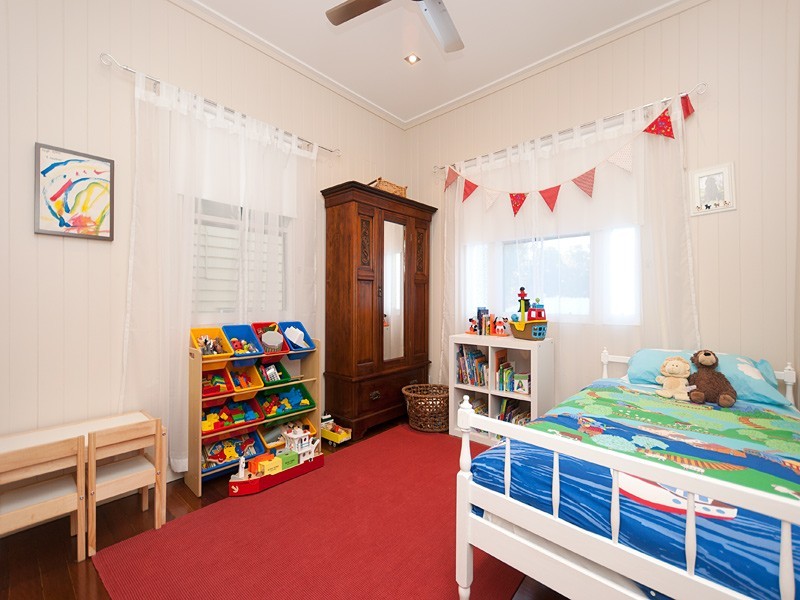 25 Gowen Street, Shorncliffe QLD 4017