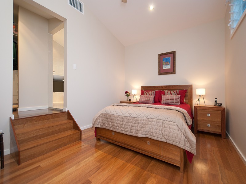 25 Gowen Street, Shorncliffe QLD 4017