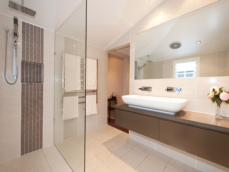 25 Gowen Street, Shorncliffe QLD 4017