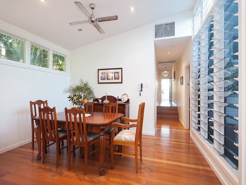 25 Gowen Street, Shorncliffe QLD 4017