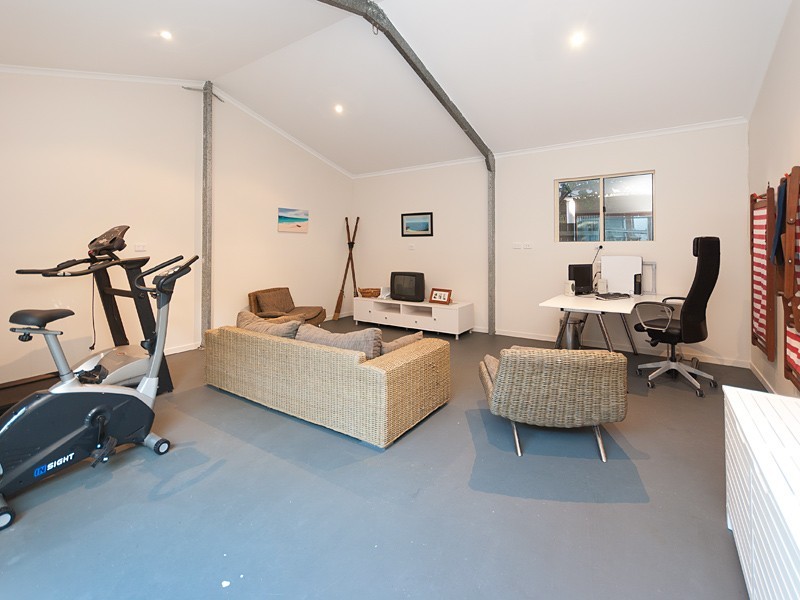 25 Gowen Street, Shorncliffe QLD 4017