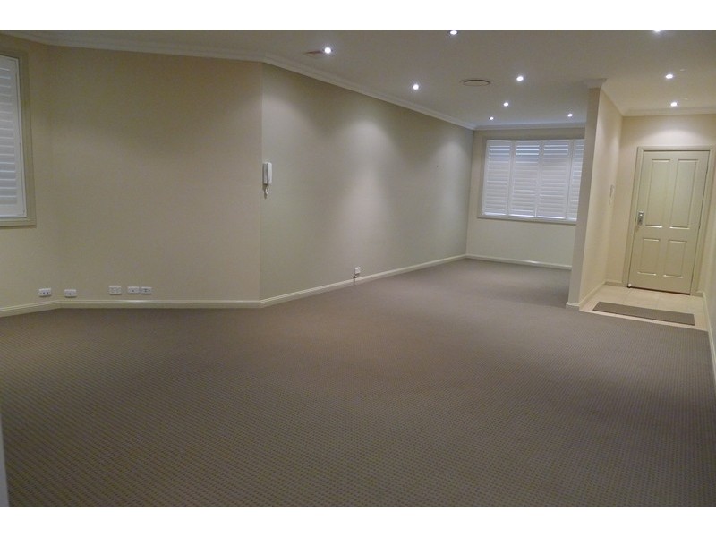 4/11 Harrington Avenue, Castle Hill NSW 2154