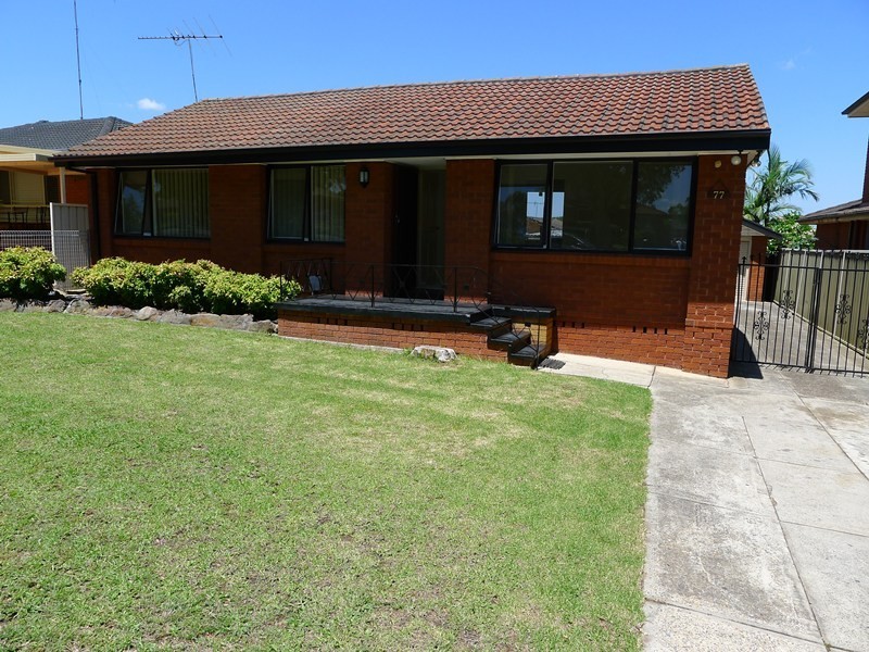 77 Warrimoo Drive, Quakers Hill NSW 2763