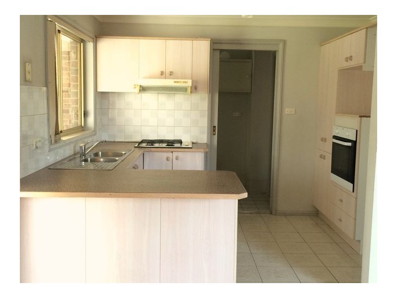 8B Manorhouse Boulevard, Quakers Hill NSW 2763